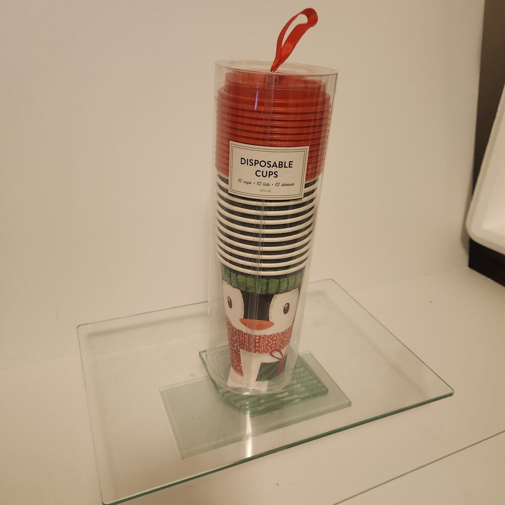 NIP Disposable cups with lids Christmas 12 count